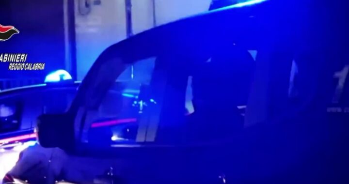 SAN FERDINANDO Minacciava otto donne per estorcere denaro e, in un caso, pretendeva prestazioni sessuali gratuite. Arrestato dai Carabinieri
